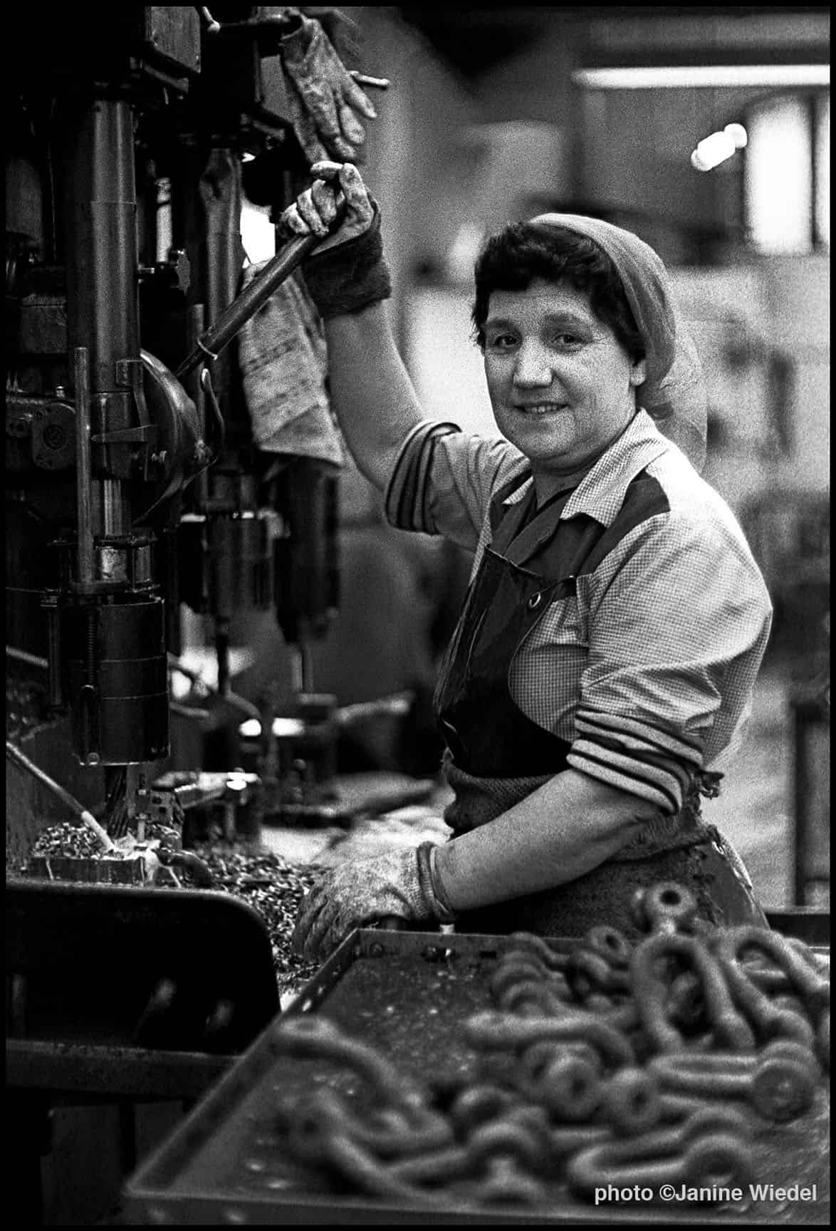 Female Chainmakers at Eliza Tinsley in The Black Country West Midlands UK